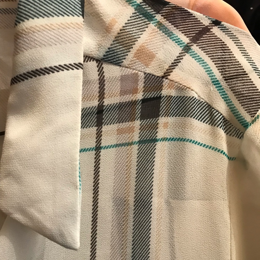 White Black Market blouse. - Picture 4 of 4